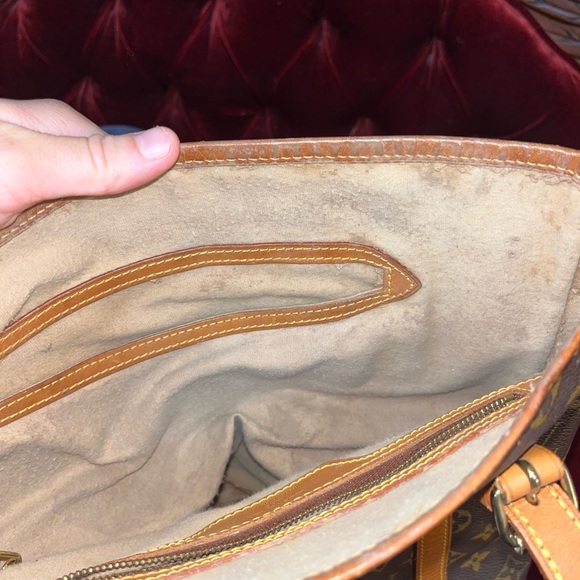 SOLD Authentic LOUIS VUITTON Monogram Bucket GM Shoulder Bag M42236 - Picture 4 of 11